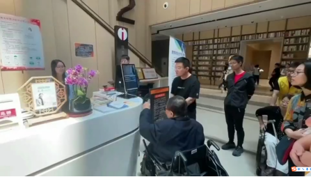 最新资讯 | 我司智能手语翻译机入驻图书馆服务听障群体，获全国人大常委会委员吕世